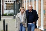 Voorburg 31 oktober 2020
Frits Wester loopt met zijn nieuwe vriendin naar zijn huis toe.