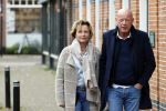 Voorburg 31 oktober 2020
Frits Wester loopt met zijn nieuwe vriendin naar zijn huis toe.