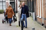 Voorburg 31 oktober 2020
Frits Wester loopt met zijn nieuwe vriendin naar zijn huis toe.