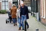 Voorburg 31 oktober 2020
Frits Wester loopt met zijn nieuwe vriendin naar zijn huis toe.