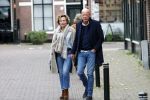 Voorburg 31 oktober 2020
Frits Wester loopt met zijn nieuwe vriendin naar zijn huis toe.