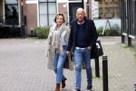 Voorburg 31 oktober 2020
Frits Wester loopt met zijn nieuwe vriendin naar zijn huis toe.