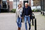 Voorburg 31 oktober 2020
Frits Wester loopt met zijn nieuwe vriendin naar zijn huis toe.