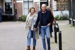 Voorburg 31 oktober 2020
Frits Wester loopt met zijn nieuwe vriendin naar zijn huis toe.