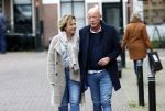 Voorburg 31 oktober 2020
Frits Wester loopt met zijn nieuwe vriendin naar zijn huis toe.