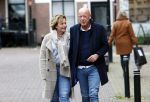 Voorburg 31 oktober 2020
Frits Wester loopt met zijn nieuwe vriendin naar zijn huis toe.