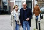 Voorburg 31 oktober 2020
Frits Wester loopt met zijn nieuwe vriendin naar zijn huis toe.