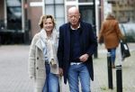 Voorburg 31 oktober 2020
Frits Wester loopt met zijn nieuwe vriendin naar zijn huis toe.
