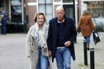 Voorburg 31 oktober 2020
Frits Wester loopt met zijn nieuwe vriendin naar zijn huis toe.