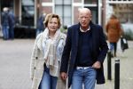 Voorburg 31 oktober 2020
Frits Wester loopt met zijn nieuwe vriendin naar zijn huis toe.