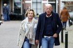 Voorburg 31 oktober 2020
Frits Wester loopt met zijn nieuwe vriendin naar zijn huis toe.