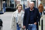 Voorburg 31 oktober 2020
Frits Wester loopt met zijn nieuwe vriendin naar zijn huis toe.