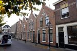 Voorburg 31 oktober 2020
Frits Wester loopt met zijn nieuwe vriendin naar zijn huis toe.