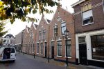 Voorburg 31 oktober 2020
Frits Wester loopt met zijn nieuwe vriendin naar zijn huis toe.