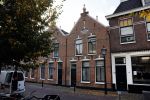 Voorburg 31 oktober 2020
Frits Wester loopt met zijn nieuwe vriendin naar zijn huis toe.