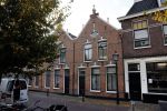 Voorburg 31 oktober 2020
Frits Wester loopt met zijn nieuwe vriendin naar zijn huis toe.