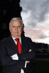 Noordwijk 5 november 2020
Harry Mens steekt de lichten van de kerstboom bij Hotel Huis ter Duin aan dit jaar.