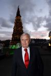 Noordwijk 5 november 2020
Harry Mens steekt de lichten van de kerstboom bij Hotel Huis ter Duin aan dit jaar.