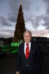 Noordwijk 5 november 2020
Harry Mens steekt de lichten van de kerstboom bij Hotel Huis ter Duin aan dit jaar.