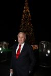 Noordwijk 5 november 2020
Harry Mens steekt de lichten van de kerstboom bij Hotel Huis ter Duin aan dit jaar.