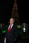 Noordwijk 5 november 2020
Harry Mens steekt de lichten van de kerstboom bij Hotel Huis ter Duin aan dit jaar.