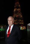 Noordwijk 5 november 2020
Harry Mens steekt de lichten van de kerstboom bij Hotel Huis ter Duin aan dit jaar.