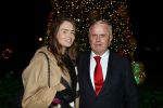 Noordwijk 5 november 2020
Harry Mens steekt de lichten van de kerstboom bij Hotel Huis ter Duin aan dit jaar. harry mens met zijn dochter Sarah