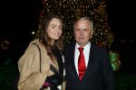 Noordwijk 5 november 2020
Harry Mens steekt de lichten van de kerstboom bij Hotel Huis ter Duin aan dit jaar. harry mens met zijn dochter Sarah