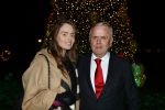 Noordwijk 5 november 2020
Harry Mens steekt de lichten van de kerstboom bij Hotel Huis ter Duin aan dit jaar. harry mens met zijn dochter Sarah