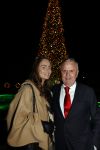 Noordwijk 5 november 2020
Harry Mens steekt de lichten van de kerstboom bij Hotel Huis ter Duin aan dit jaar. harry mens met zijn dochter Sarah