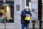 Amsterdam 19 oktober 2020
Hugo Metsers sr met en zonder mondkapje in Amsterdam zuid
