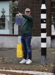 Amsterdam 21 oktober 2020
Jack Spijkerman loopr met boodschappen naar zijn huis