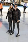 Amsterdam 4 november 2020
Jan Smit met zijn vrouw Liza schaatsend op de Jaap Edenbaan.