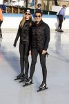 Amsterdam 4 november 2020
Jan Smit met zijn vrouw Liza schaatsend op de Jaap Edenbaan.