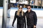 Amsterdam 4 november 2020
Jan Smit met zijn vrouw Liza schaatsend op de Jaap Edenbaan.