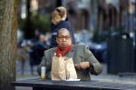 Amsterdam 22 oktober 2020
John Leerdam eet een frietje in Amsterdam zuid