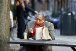 Amsterdam 22 oktober 2020
John Leerdam eet een frietje in Amsterdam zuid