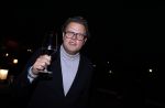 Noordwijk 5 november 2020
Harry Mens steekt de lichten van de kerstboom bij Hotel Huis ter Duin aan dit jaar. Jos Beeres