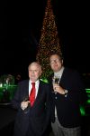 Noordwijk 5 november 2020
Harry Mens steekt de lichten van de kerstboom bij Hotel Huis ter Duin aan dit jaar. Jos Beeres