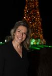 Noordwijk 5 november 2020
Harry Mens steekt de lichten van de kerstboom bij Hotel Huis ter Duin aan dit jaar. Marie Claire Noorlander