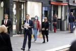 Den Haag 23 oktober 2020
Mark Rutte doet onderweg naar persconferentie mondkapje op.