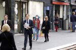 Den Haag 23 oktober 2020
Mark Rutte doet onderweg naar persconferentie mondkapje op.