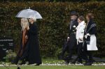 Naarden 8 oktober 2020
Begrafenis Jan des Bouvrie  op algemene begraafplaats Nieuw Valkeveen.
Monique en Bo des Bouvrie met daarachter Nicole des Bouvrie