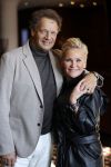 Noordwijk 16 oktober 2020
Manuela en Raymond v d Ploeg bij de boekuitreiking van Martien Meiland in hotel Huis ter Duin