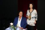 Holten 9 november 2020
Rene Le Blanc tekent een kontrakt bij Edwin en Coen v Hoevelaak. Hij kwam samen met zijn vriendin.