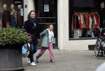 Amsterdam 7 oktober 2020
Rob v d Wouw met zijn dochter op de cornelis schuytstraat.