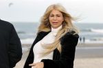 Scheveningen 22 oktober 2020
Samantha de Jong ( Barbie) hoogzwanger op het strand met partner Gerrit