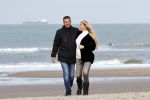 Scheveningen 22 oktober 2020
Samantha de Jong ( Barbie) hoogzwanger op het strand met partner Gerrit