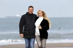 Scheveningen 22 oktober 2020
Samantha de Jong ( Barbie) hoogzwanger op het strand met partner Gerrit