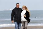 Scheveningen 22 oktober 2020
Samantha de Jong ( Barbie) hoogzwanger op het strand met partner Gerrit